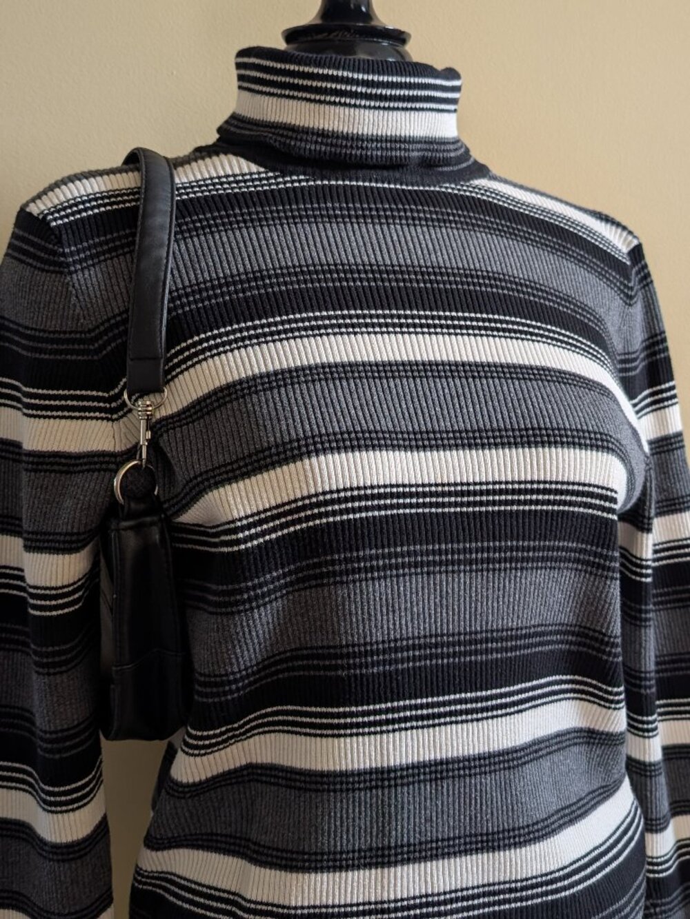 90s BLACK STRIPED VINTAGE TURTLENECK SWEATER